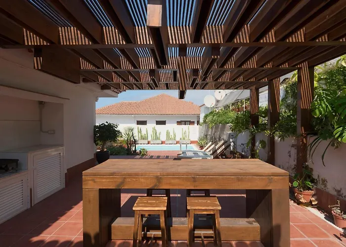 Superior G: Private Pool & Concierge Apartament