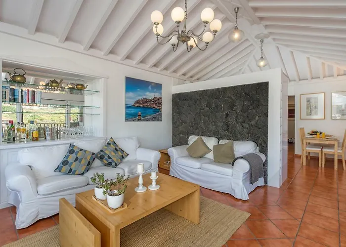 Superior G: Private Pool & Concierge Apartament