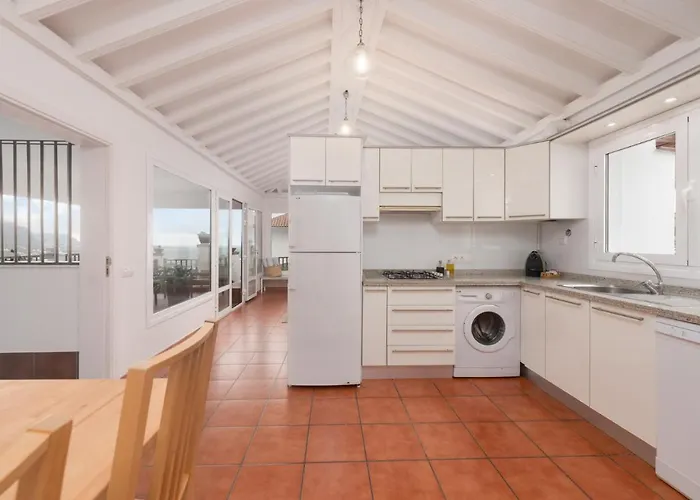 Superior G: Private Pool & Concierge 아파트 *